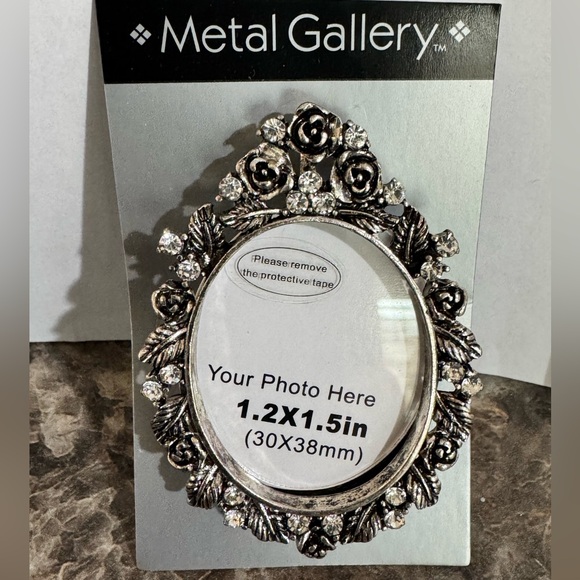 Metal Gallery Floral & Rhinestone Photo Frame Brooch or Pendant New - Picture 1 of 1